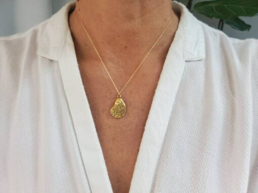 Captivating Gold Oyster Necklace Embrace the Enchanting Ocean's Embrace - Image 2