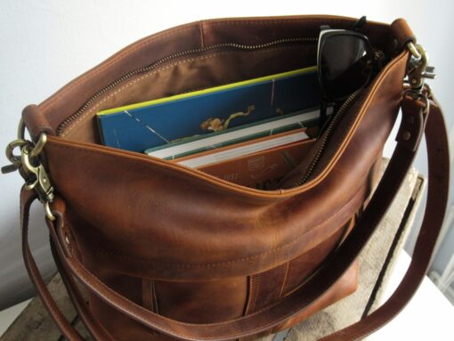 Exquisite Tan Leather Shoulder Bag Elevate Your Style with Versatility and Sophistication - Image 5