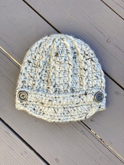 Cozy and Chic Crocheted Newsboy Hat for Women with Buttons and Brim - Image 4