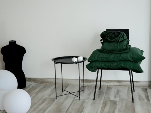 Immerse Yourself in Opulence Luxurious Dark Emerald Linen Sheet Set for Unparalleled Comfort and Style - Image 2