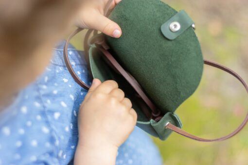Adorable Mini Leather Crossbody Bag for Little Girls A Stylish and Practical Accessory - Image 3