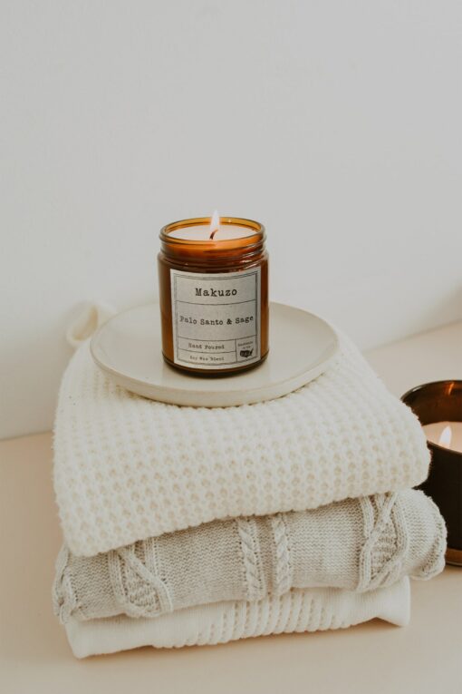 Aromatic Escape Clove and Sandalwood Wood Wick Candle for a Serene Ambiance - Image 4