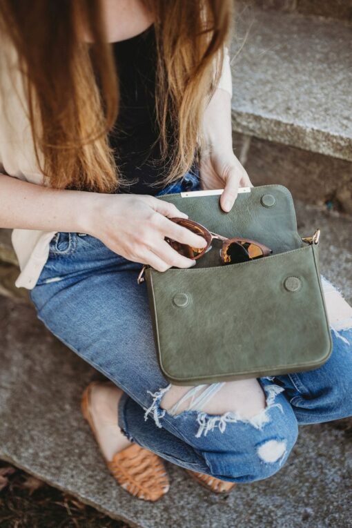 Chic Leather Crossbody Elevate Your Style with Detachable Straps and a Touch of Luxury - Image 6