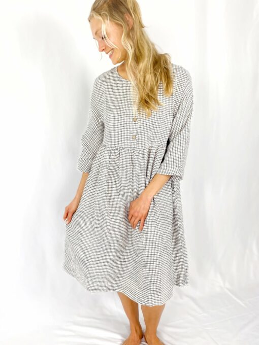 Elegant Linen Dress with Hidden Pockets A Timeless Mother's Day Gift - Image 4