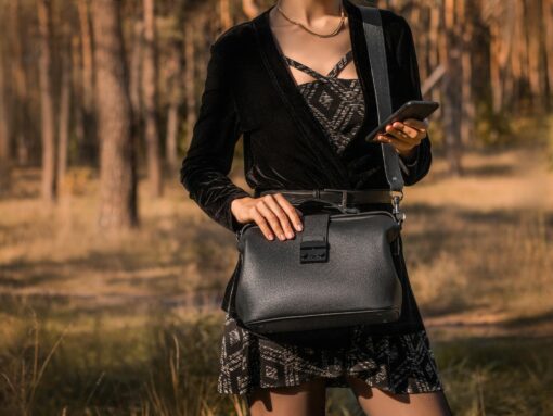 Timeless Elegance The Modern Lady's Leather Doctor Bag for Travel and Style - Image 2