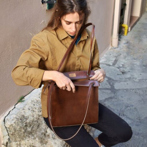 Chic Vegan Leather Shoulder Bag The Perfect Tote for Everyday Style - Image 2