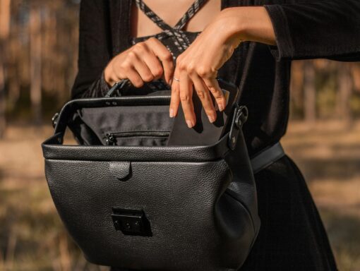 Timeless Elegance The Modern Lady's Leather Doctor Bag for Travel and Style - Image 5