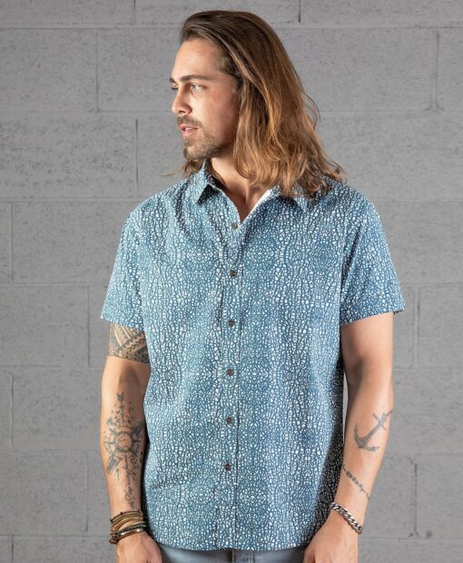 Sharp Style for Every Occasion Men's Oxford Button-Down Shirt in Classic Blue - Image 4