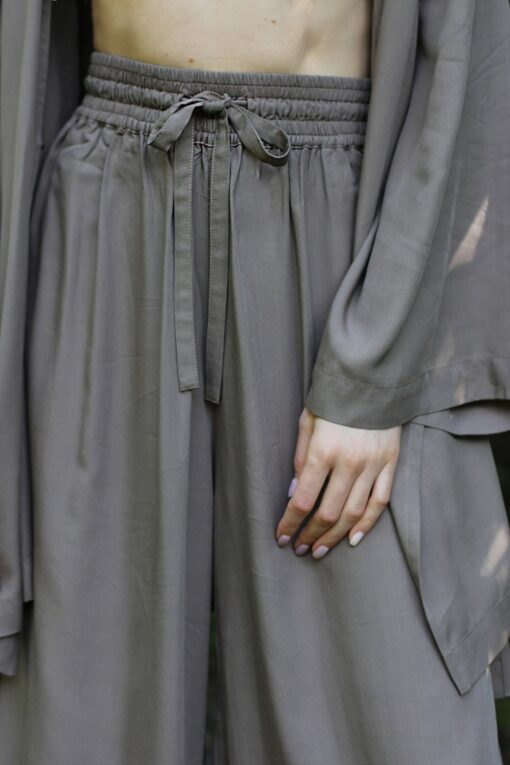 Flowy and Free High-Waisted, Elastic Waist Wide-Leg Trousers for Effortless Style - Image 3