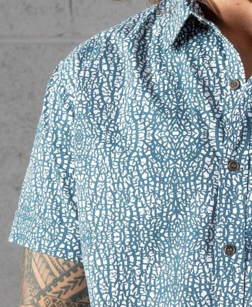Sharp Style for Every Occasion Men's Oxford Button-Down Shirt in Classic Blue - Image 2