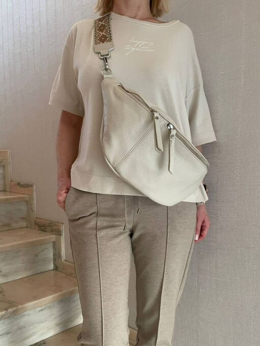 Maxi Leather Crossbody Bag Elevate Your Style with Versatility and Comfort - Image 4