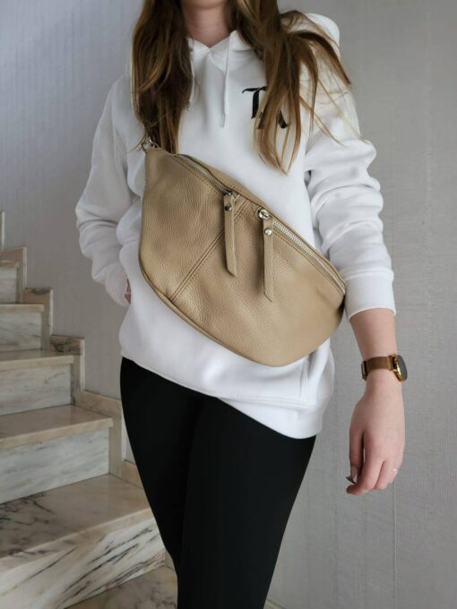 Maxi Leather Crossbody Bag Elevate Your Style with Versatility and Comfort - Image 5