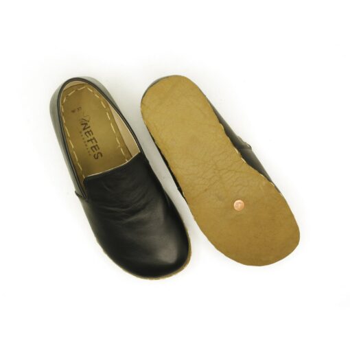 Handmade Grounding Shoes Reconnect with Nature in Style - Image 6