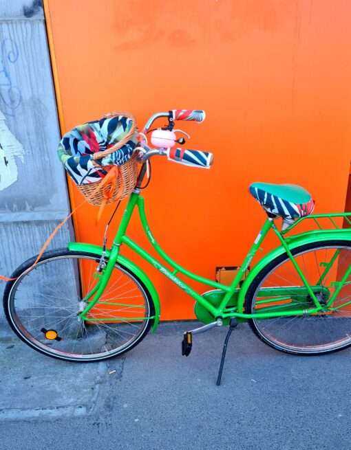 Tropical Bicycle Basket A Vibrant Oasis for Your Ride - Image 3