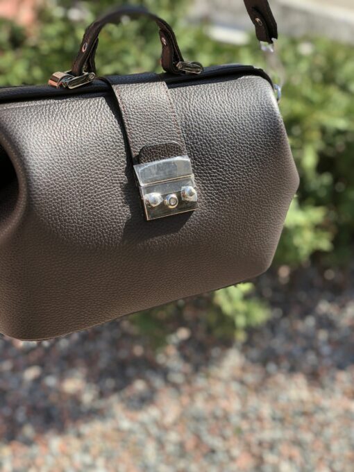 Captivating Leather Doctor Bag A Timeless Companion for the Modern Woman - Image 6