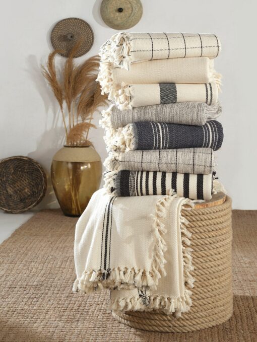 Boho Bliss Navy Blue and Cream Woven Cotton Bedspread for King Size, Perfect for Summer Nights and Mother's Day - Image 3