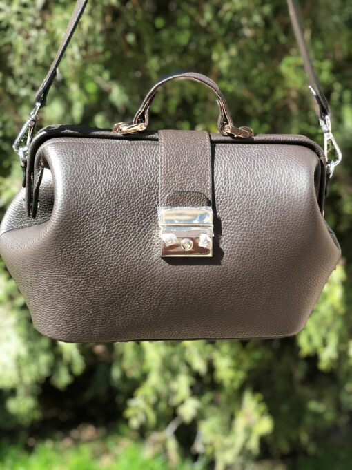 Captivating Leather Doctor Bag A Timeless Companion for the Modern Woman - Image 5