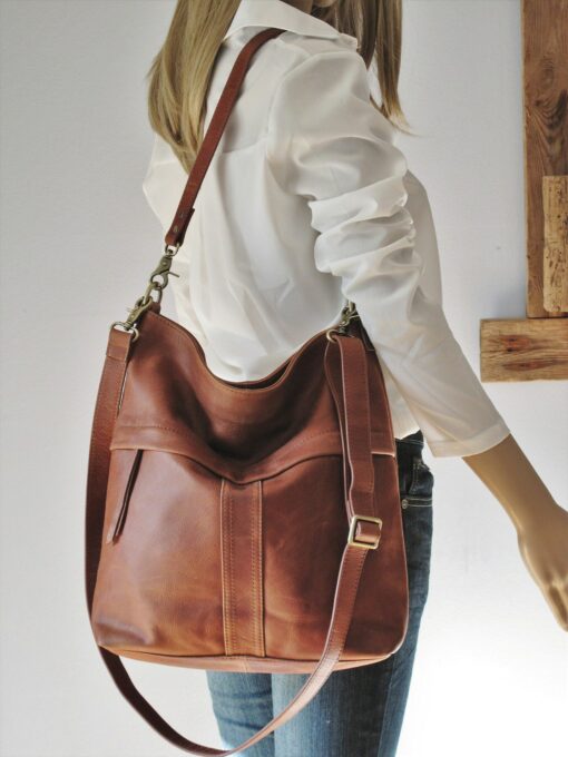Exquisite Tan Leather Shoulder Bag Elevate Your Style with Versatility and Sophistication - Image 2