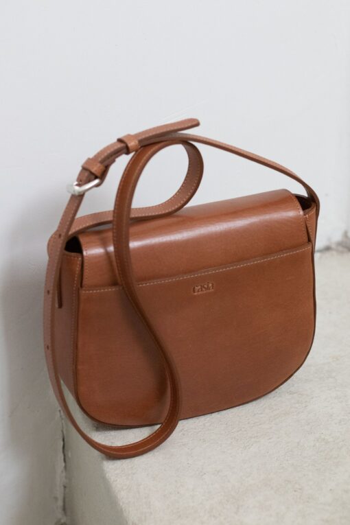 Timeless Leather Handbag Charms Elevate Your Style with Sustainable Spring Crossbody - Image 3