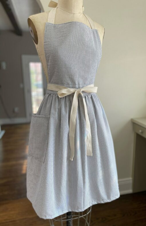 Vintage-Inspired Seersucker Apron A Timeless Kitchen Companion - Image 2