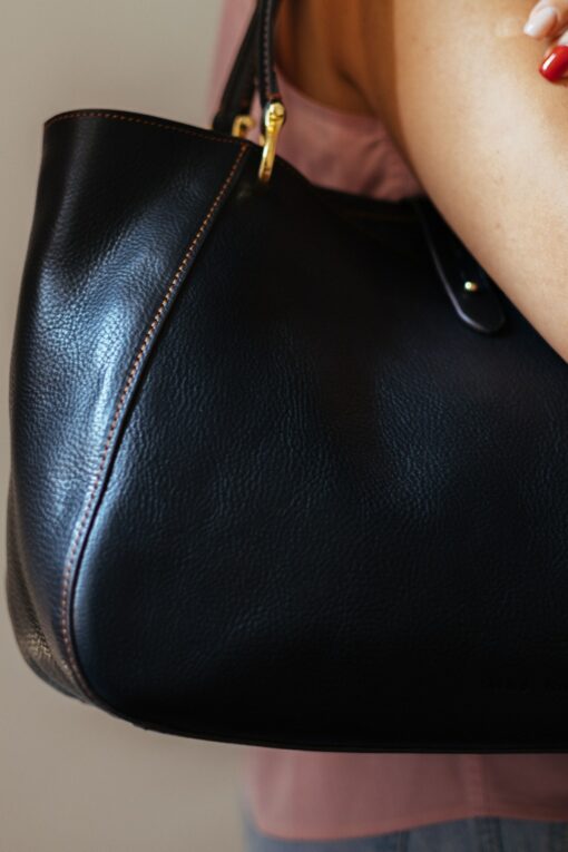 Exquisite Italian-Crafted Leather Handbag A Timeless Masterpiece for the Modern Woman - Image 6
