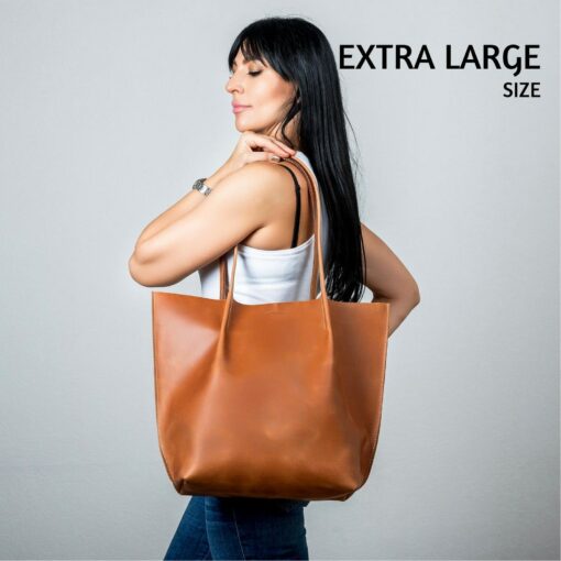Captivating Black Leather Tote The Epitome of Style and Functionality - Image 6