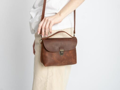 Exquisite Mini Leather Crossbody Bag A Timeless Accessory for the Modern Woman - Image 3