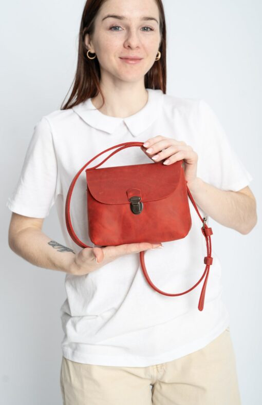 Exquisite Handmade Leather Crossbody Bag A Timeless Accessory for the Modern Woman - Image 6