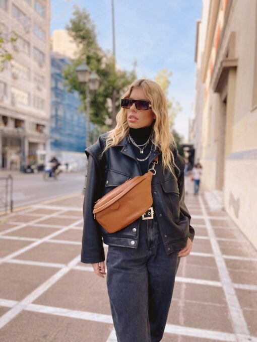 Versatile Leather Fanny Pack Belt Bag with Removable Strap for Hands-Free Convenience - Image 2