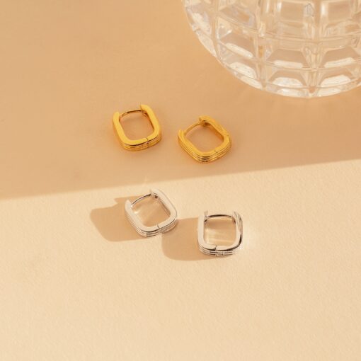 Ribbed Rectangle Link Hoops Minimalist Geometric Earrings for a Chic and Modern Look - Image 5