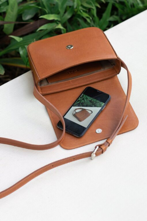 Timeless Leather Shoulder Bag Elevate Your Style with Classic Elegance - Image 6