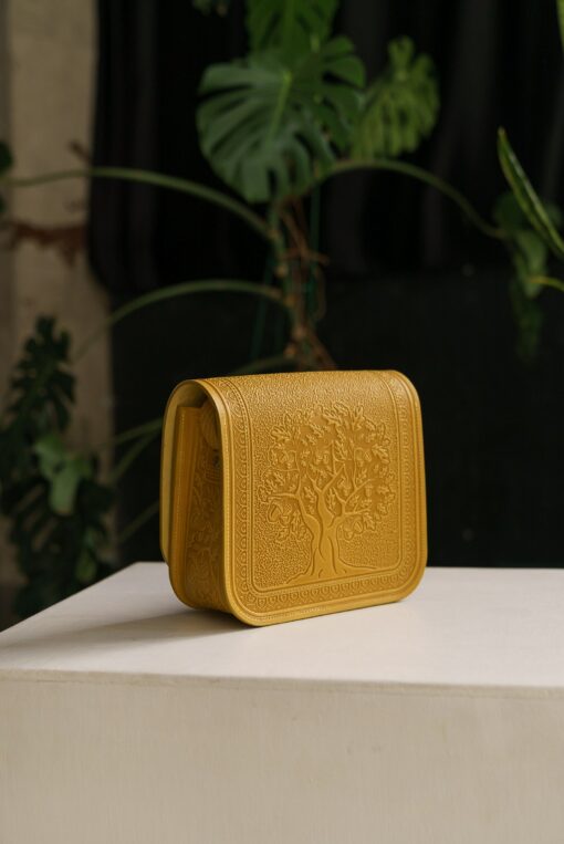Exquisite Leather Shoulder Bag A Timeless Masterpiece for the Modern Woman - Image 3