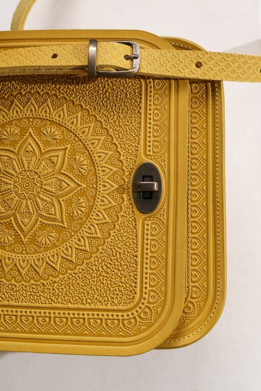 Exquisite Leather Shoulder Bag A Timeless Masterpiece for the Modern Woman - Image 6