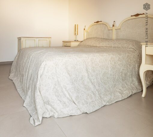 Royal Floral Linen Bedspread Double-Sided Luxury for Your Bedroom - Image 5