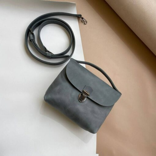 Exquisite Mini Leather Crossbody Bag A Timeless Accessory for the Modern Woman - Image 5