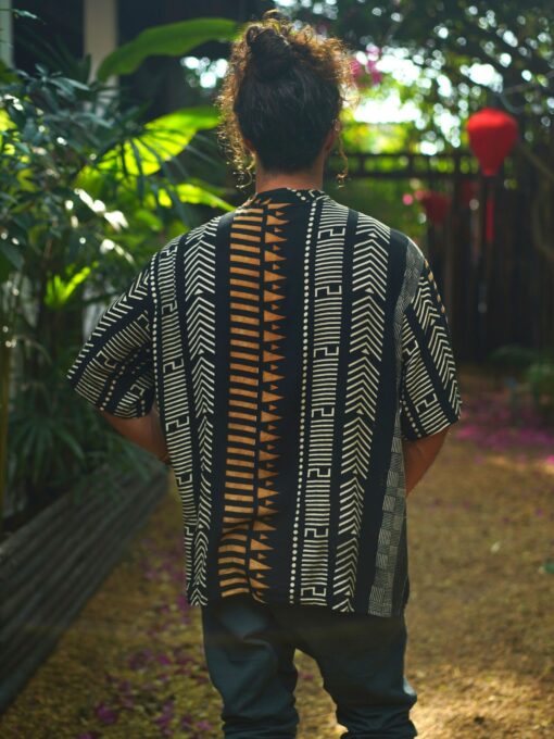 Geometric Print Button-Up Elevate Your Summer Wardrobe with Style and Comfort - Image 4