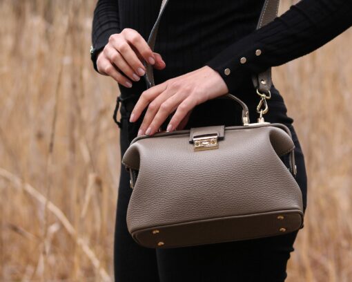 Timeless Elegance LEATHER DOCTOR BAG - The Modern Lady's Essential - Image 2