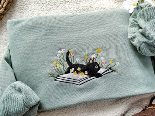 Cozy Cat and Daisy Embroidered Sweatshirt A Literary Delight for Bookworms and Cat Enthusiasts - Image 4