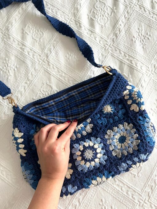 Captivating Blue Granny Square Crochet Bag A Timeless Knitted Crossbody for Everyday Style - Image 4