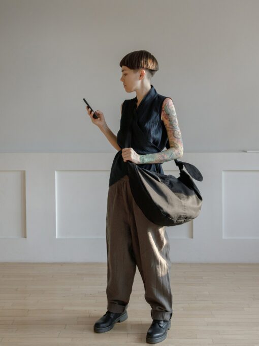 Spacious Black Hobo Bag with Green Lining and Adjustable Strap - Image 5