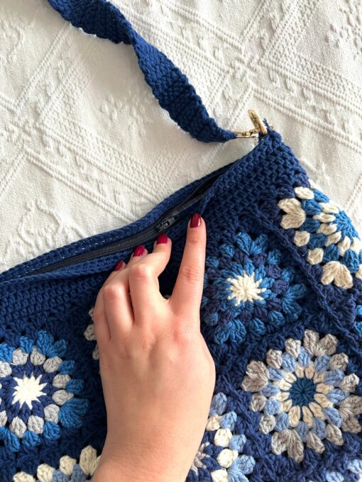 Captivating Blue Granny Square Crochet Bag A Timeless Knitted Crossbody for Everyday Style - Image 3