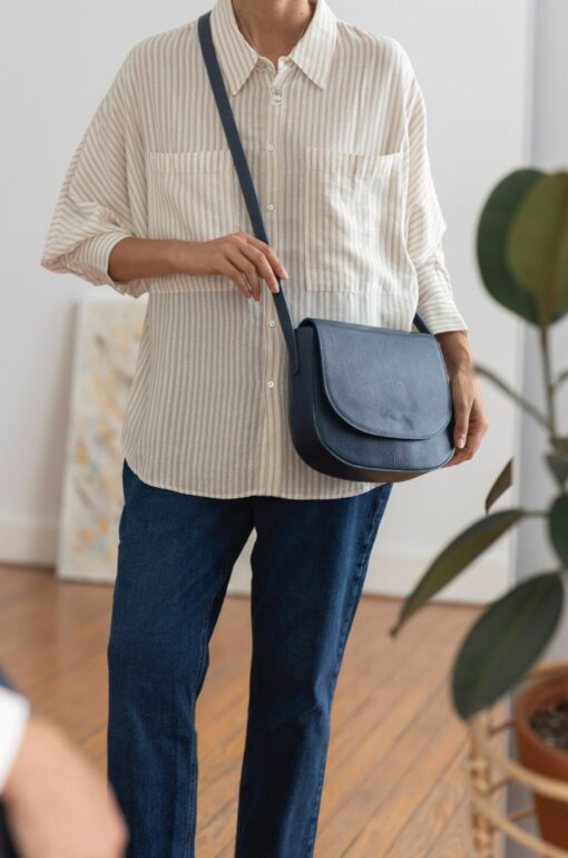 Timeless Leather Handbag Charms Elevate Your Style with Sustainable Spring Crossbody - Image 5