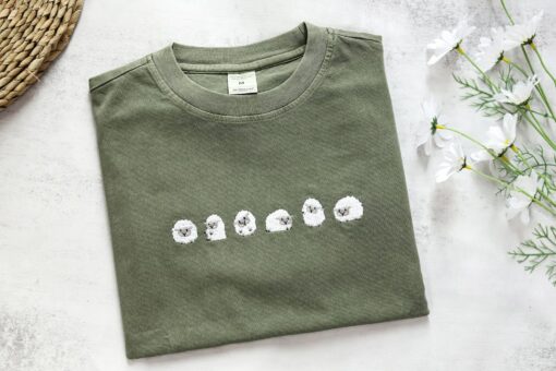 Embroidered Sheep T-shirt Personalized Unisex Oversized Tee, Perfect Gift for Animal Lovers - Image 2