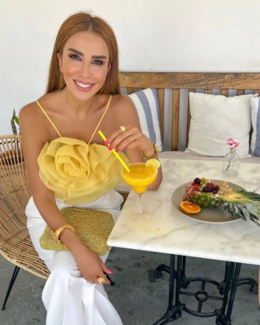Shimmering Gold Raffia Clutch Elevate Your Summer Style with Luxury and Elegance - Image 2