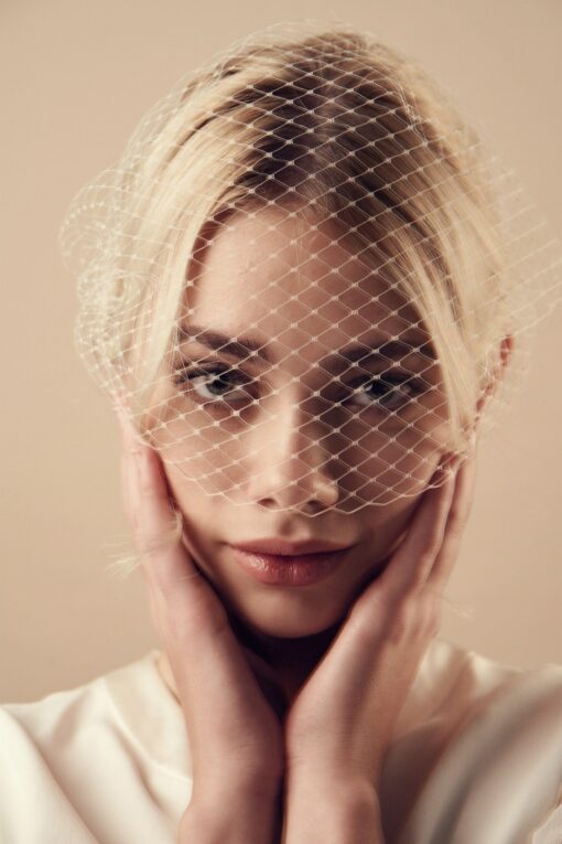 Enchanting Birdcage Veil Elevate Your Bridal Style with Timeless Elegance - Image 2