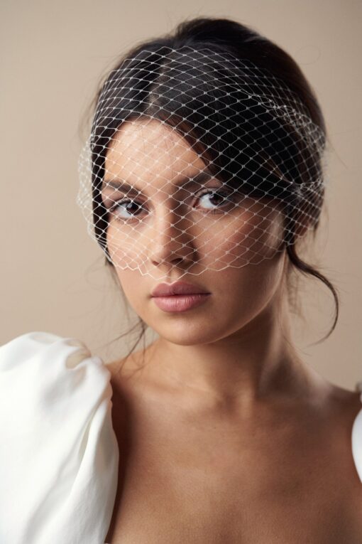 Enchanting Birdcage Veil Elevate Your Bridal Style with Timeless Elegance - Image 4