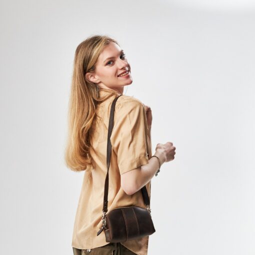 Premium Leather Phone Bag The Perfect Accessory for Style and Convenience - Image 3
