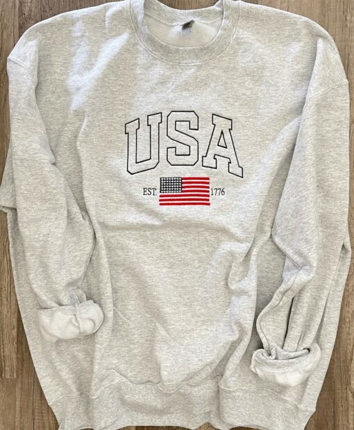 Embroidered American Flag Sweatshirt A Patriotic Symbol of Pride and Unity - Image 4