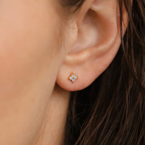 Captivating Ivy Flower Stud Earrings Minimalist Elegance for Everyday Glamour - Image 2