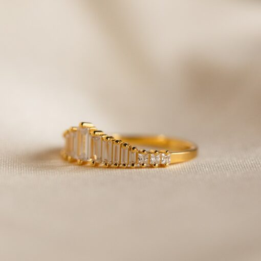 Art Deco Diamond Ring Vintage Elegance for the Modern Bride - Image 3
